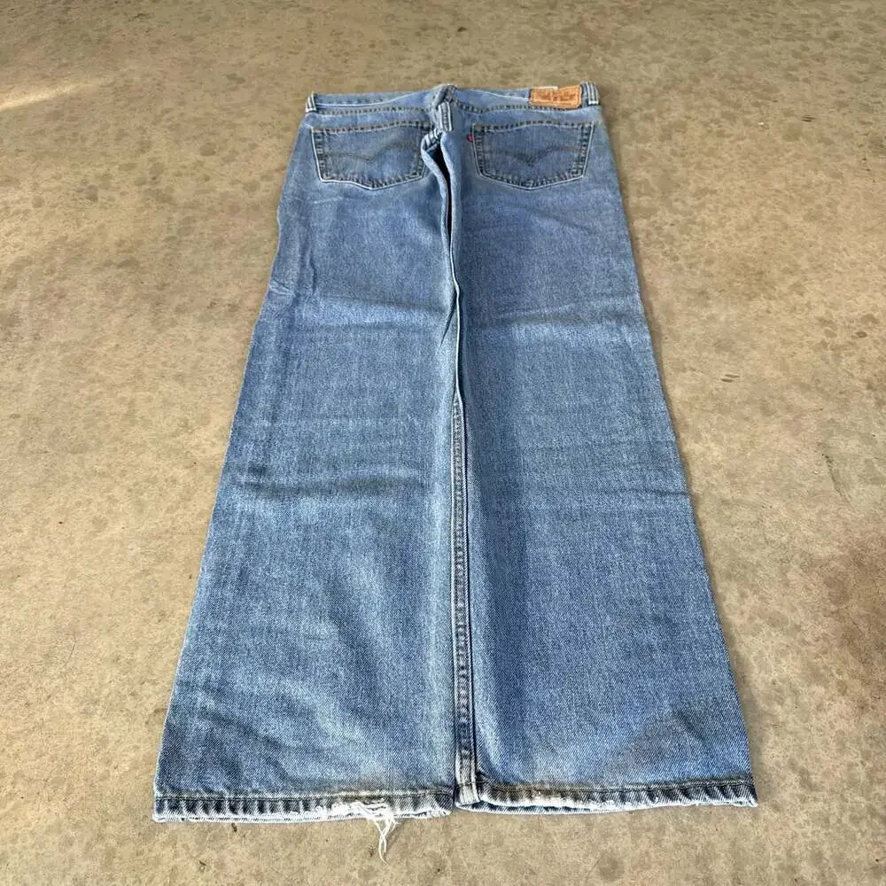 Vintage Y2K Levi's 505 Straight Fit Medium Wash Blue Jeans